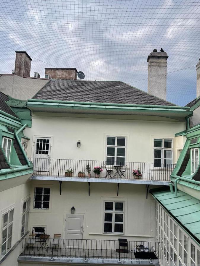 Default Stepahnsplatz Apartment Виена Екстериор снимка
